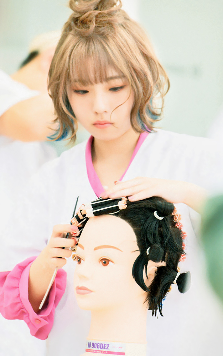 和歌山の美容専門学校 Ibw美容専門学校 美しさは人を幸せにする をモットーに世界をハッピーにする美のプロになる